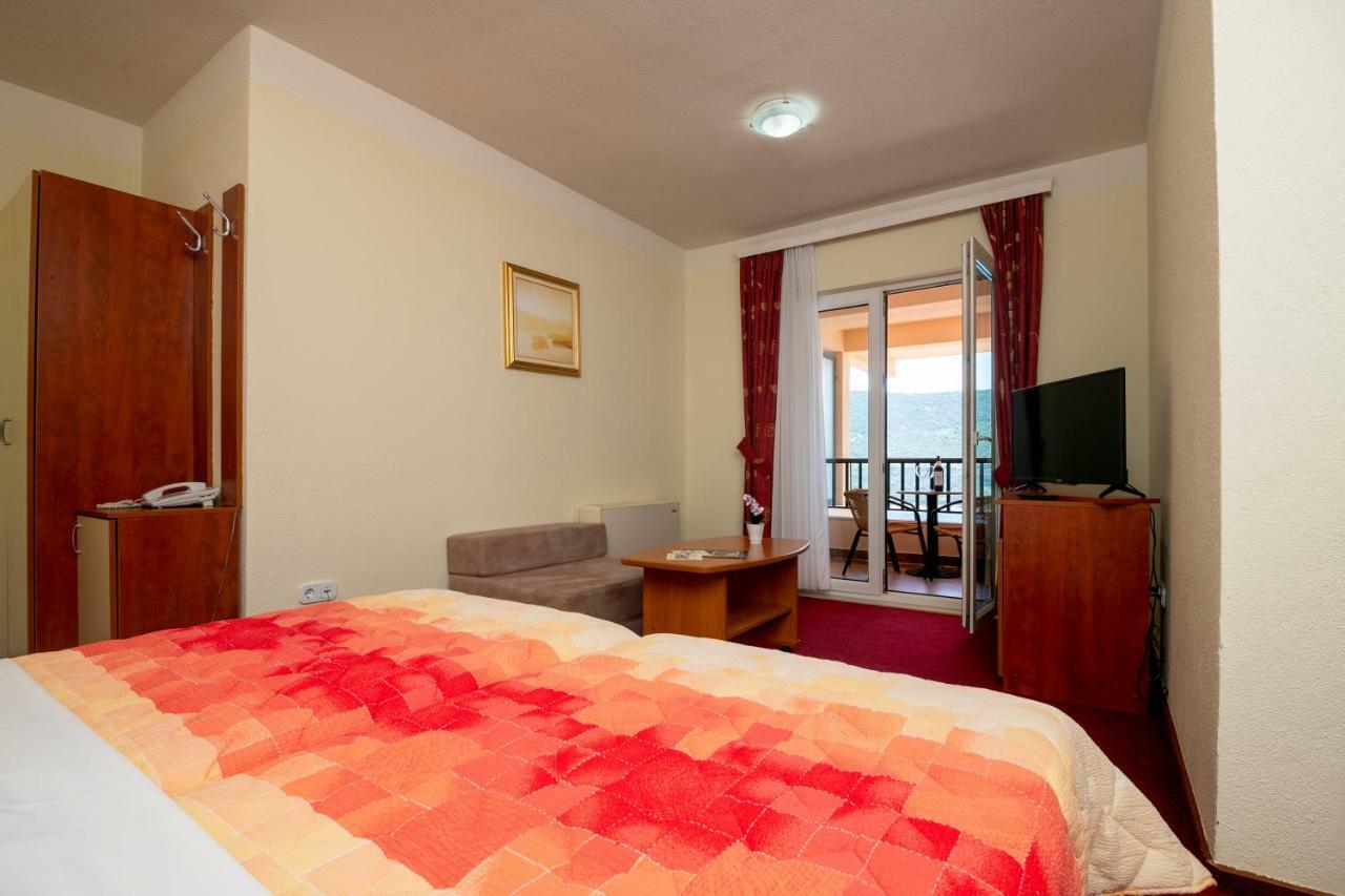 Hotel Adria Неум Екстериор снимка