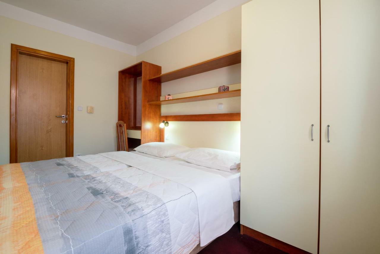 Hotel Adria Неум Екстериор снимка
