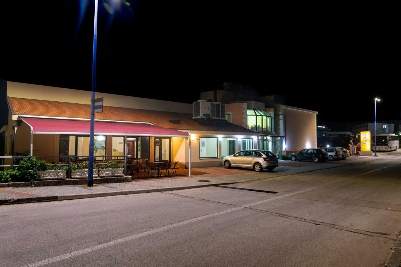 Hotel Adria Неум Екстериор снимка